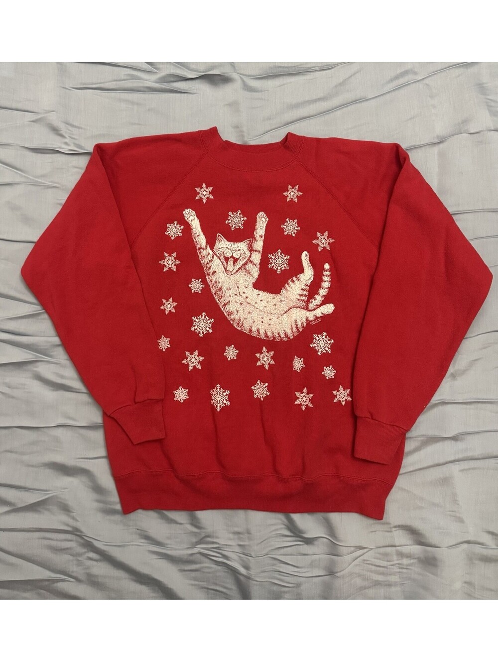 Vintage Christmas Cat Sweatshirt Large Red Snowflake Graphic Crewneck Holiday